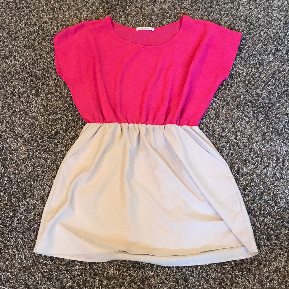 Block colored dress with pockets